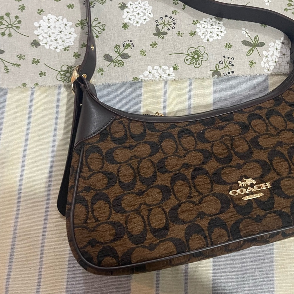 Coach Brown and Dark Brown Signature Jacquard Shoulder Bag with Gold Hardware - Picture 6 of 10
